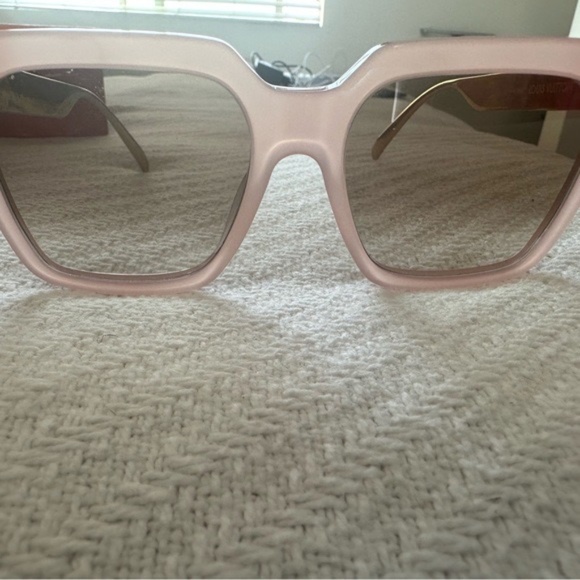 Louis Vuitton Sunglasses - Picture 5 of 8
